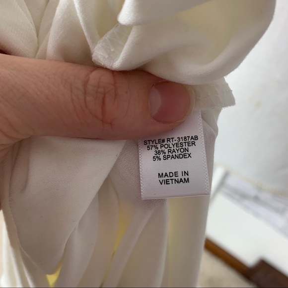 Zenana color block v-neck shirt - Picture 3 of 3